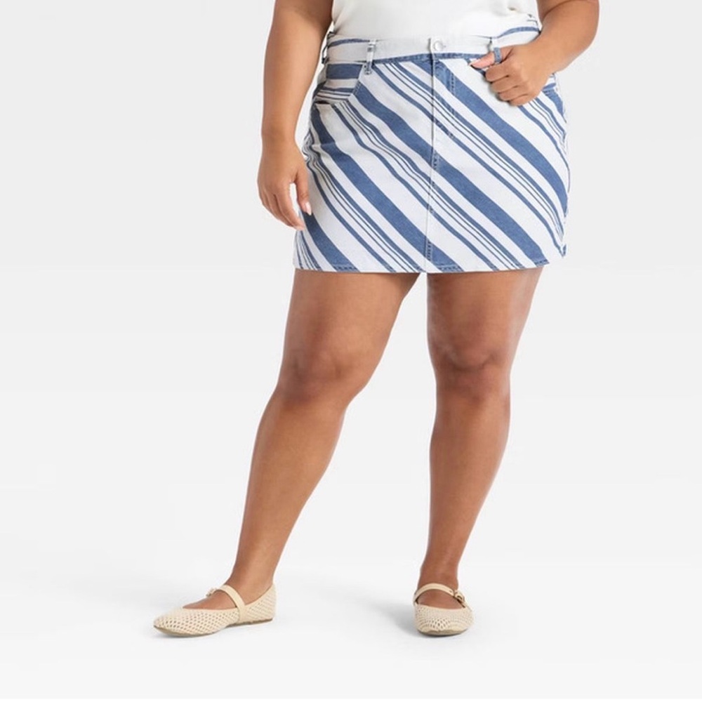 NWT Universal Thread 16 Navy Striped Mini Skirt Denim 15 inch Length Beachy